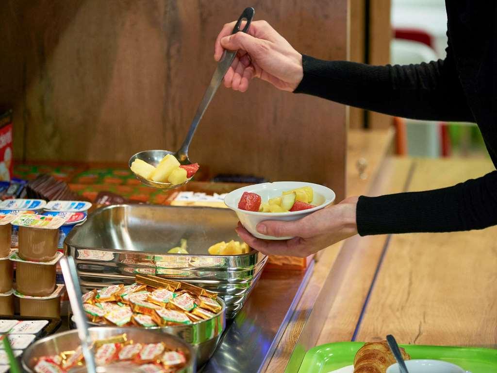 Ibis Budget Cholet Centre Restaurant foto